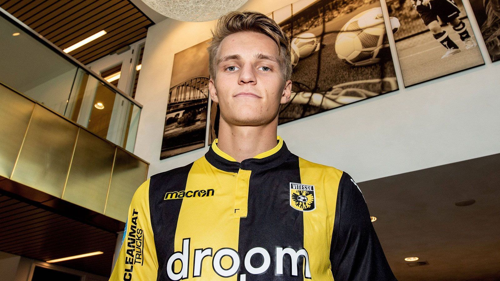 
                <strong>Martin Ödegaard (Zugang Vitesse Arnheim)</strong><br>
                Martin Ödegaard wechselt erneut von Real Madrid in die Niederlande. Der mittlerweile 19-jährige Norweger geht per Leihe für ein Jahr zu Vitesse Arnheim. Es ist bereits die zweite Station in der Eredivisie - schon die vergangenen anderthalb Jahre spielte er für den SC Heerenveen. Der einst als "Jahrhunderttalent" gefeierte Ödegaard war mit 15 Jahren zu Real Madrid gewechselt und bestritt im gleichen Alter als jüngster Spieler ein EM-Qualifikationsspiel für die A-Nationalmannschaft von Norwegen.
              