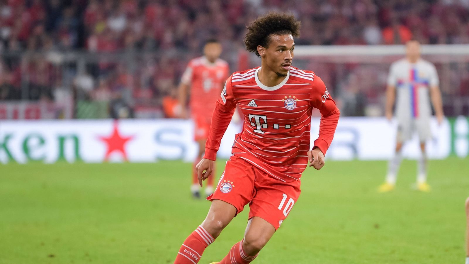 
                <strong>Platz 5 (geteilt): Leroy Sane</strong><br>
                &#x2022; Verein: FC Bayern München<br>&#x2022; Marktwertentwicklung: + 10 Millionen Euro<br>&#x2022; Marktwert: 70 Millionen Euro<br>
              