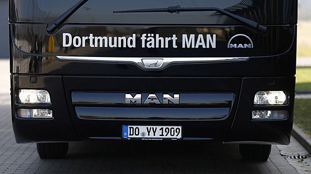 
                <strong>Borussia Dortmund</strong><br>
                Borussia Dortmund: Auch die Profis des BVB werden im Mannschaftsbus von MAN ins Stadion kutschiert.
              