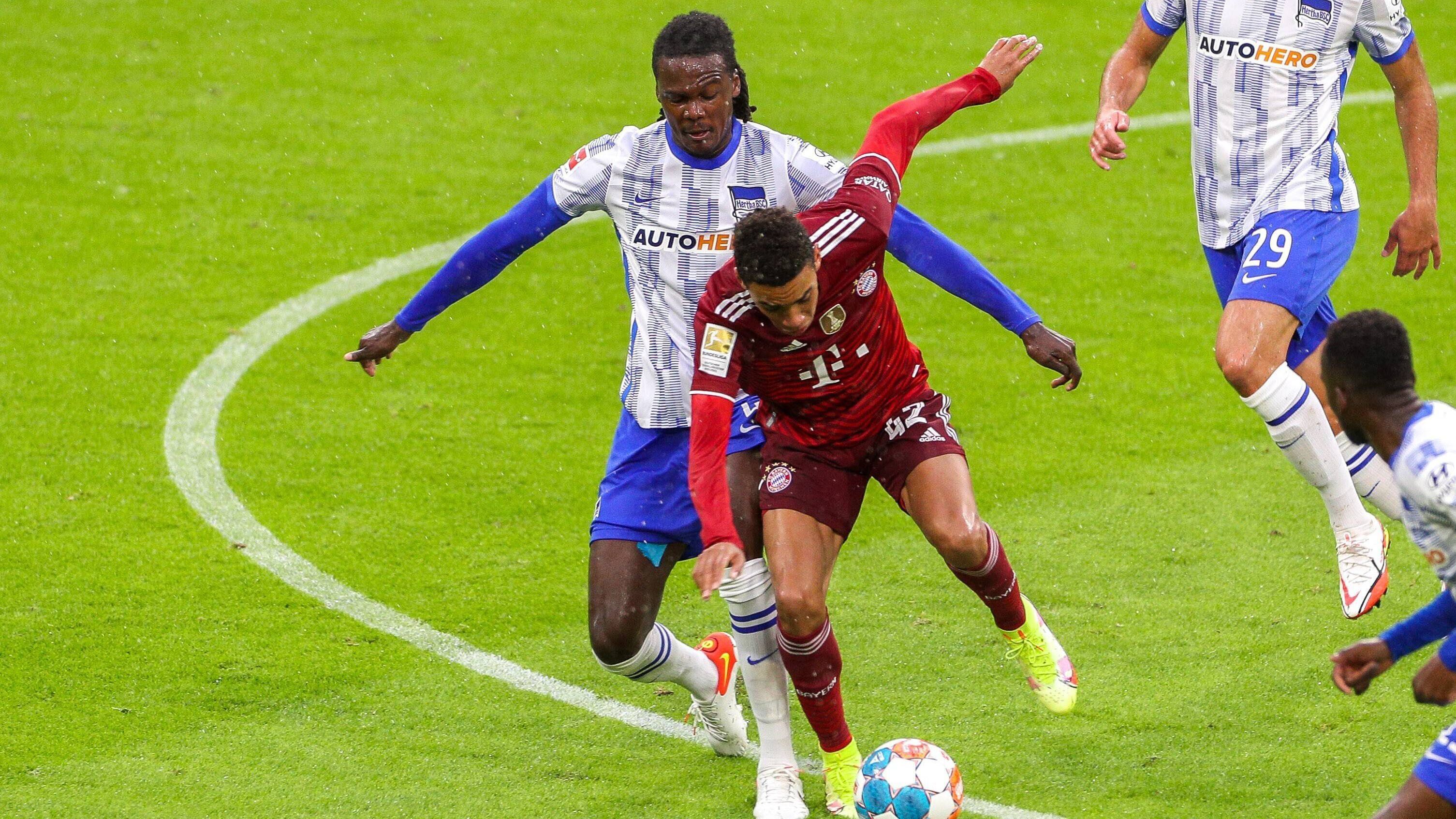 
                <strong>Spielfreudig, zweikampfstark und torgefährlich - Jamal Musiala gegen Hertha BSC</strong><br>
                In der ersten Spielhälfte funktioniert vor allem das Zusammenspiel mit Davies hervorragend. Viele gefährliche Angriffe laufen über die linke Seite. Musiala sprüht vor Spielfreude und stellt sich frech seinen Gegenspielern, kurz vor der Halbzeit gelingt ihm ein sehenswerter Beinschuss. Der 18-Jährige ist sich für Nichts zu schade und agiert bissig in den Zweikämpfen.
              