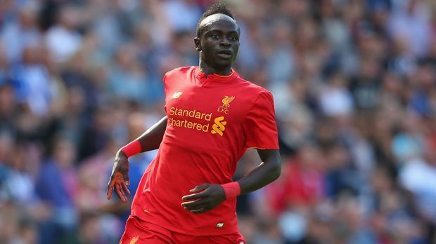 
                <strong>Sadio Mane (Zugänge FC Liverpool)</strong><br>
                Zugänge FC Liverpool: Sadio Mane (Bild; FC Southampton), Georginio Wijnaldum (Newcastle United), Loris Karius (1.FSV Mainz 05), Ragnar Klavan (FC Augsburg), Alexander Manninger (FC Augsburg), Joel Matip (FC Schalke 04). Dazu sieben weitere Leihspieler, unter anderem dabei: Mario Balotelli (AC Mailand) und Lazar Markovic (Fenerbahce Istanbul)
              