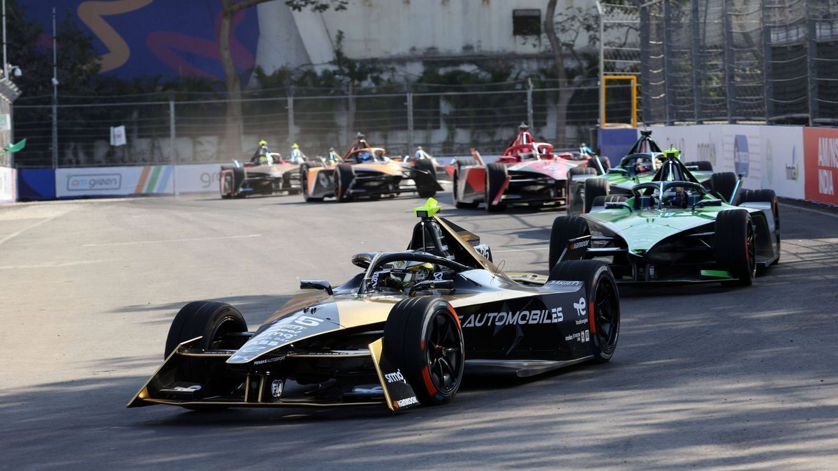 Motorsport, Formel E, ePrix Hyderabad in Indien, Sieger Jean-Eric Vergne Jean-Eric Vergne (FRA) DS Penske vor Nick Cassidy (NZL) Envision , Formel E FIA Welttmeisterschaft, Saison 9, Hyderrabad E- ...