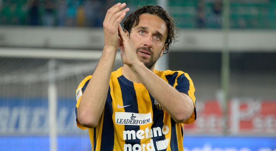 
                <strong>Luca Tonis Abschiedsgala </strong><br>
                Nach dem Abpfiff und dem märchenhaften 2:1-Sieg über Juventus ließ der Weltmeister von 2006 seinen Emotionen auf einer Ehrenrunde dann freien Lauf. 
              