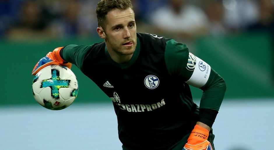 
                <strong>Ralf Fährmann (FC Schalke 04)</strong><br>
                Bei der 0:1-Pleite der Schalker ist Fährmann trotz der Dominanz von Eintracht Frankfurt in der ersten Halbzeit nie ernsthaft gefordert. Fährmann fällt lediglich dadurch auf, dass er sich nach einem Zweikampf mit Jovic lautstark beim Schiedsrichter beschwert - keiner versteht warum. Beim Gegentreffer hat er keine Chance. ran-Note: 4
              