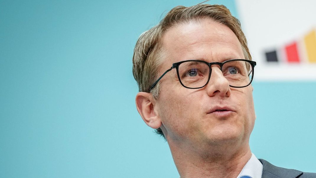 CDU-Generalsekretär Carsten Linnemann wirft Bundeskanzler Scholz in der Migrationspolitik Untätigkeit vor. 