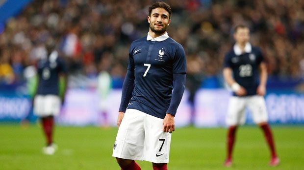 
                <strong>Nabil Fekir (Olympique Lyon)</strong><br>
                Nabil Fekir: Lacazettes Sturmpartner in Lyon muss derzeit komplett aussetzen. Er riss sich nach einem starken Saisonstart mit vier Toren in vier Spielen das Kreuzband. Der 22-Jährige mit algerischen Wurzeln wird wohl bis Mitte März 2016 ausfallen. Danach könnte die Zeit eng werden, um es noch in den EM-Kader zu schaffen. Für die Zeit danach ist Fekir aber eine ernsthafte Alternative.
              