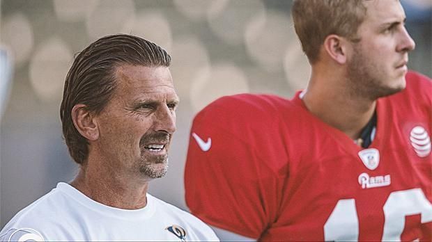 
                <strong>Greg Olson (Offensive Coordinator Oakland Raiders)</strong><br>
                Bei seiner Vorstellung verkündete Gruden, dass Greg Olson unter ihm als Offensive Coordinator arbeiten wird. Der 54-Jährige war nach Coordinator-Posten bei den Rams und Jags zuletzt als Quarterback Coach für die starke Entwicklung von Jared Goff verantwortlich. Nun kehrt er nach seiner ersten Amtszeit als Offensive Coordinator von 2013 bis 2014 erneut zu den Raiders zurück.
              