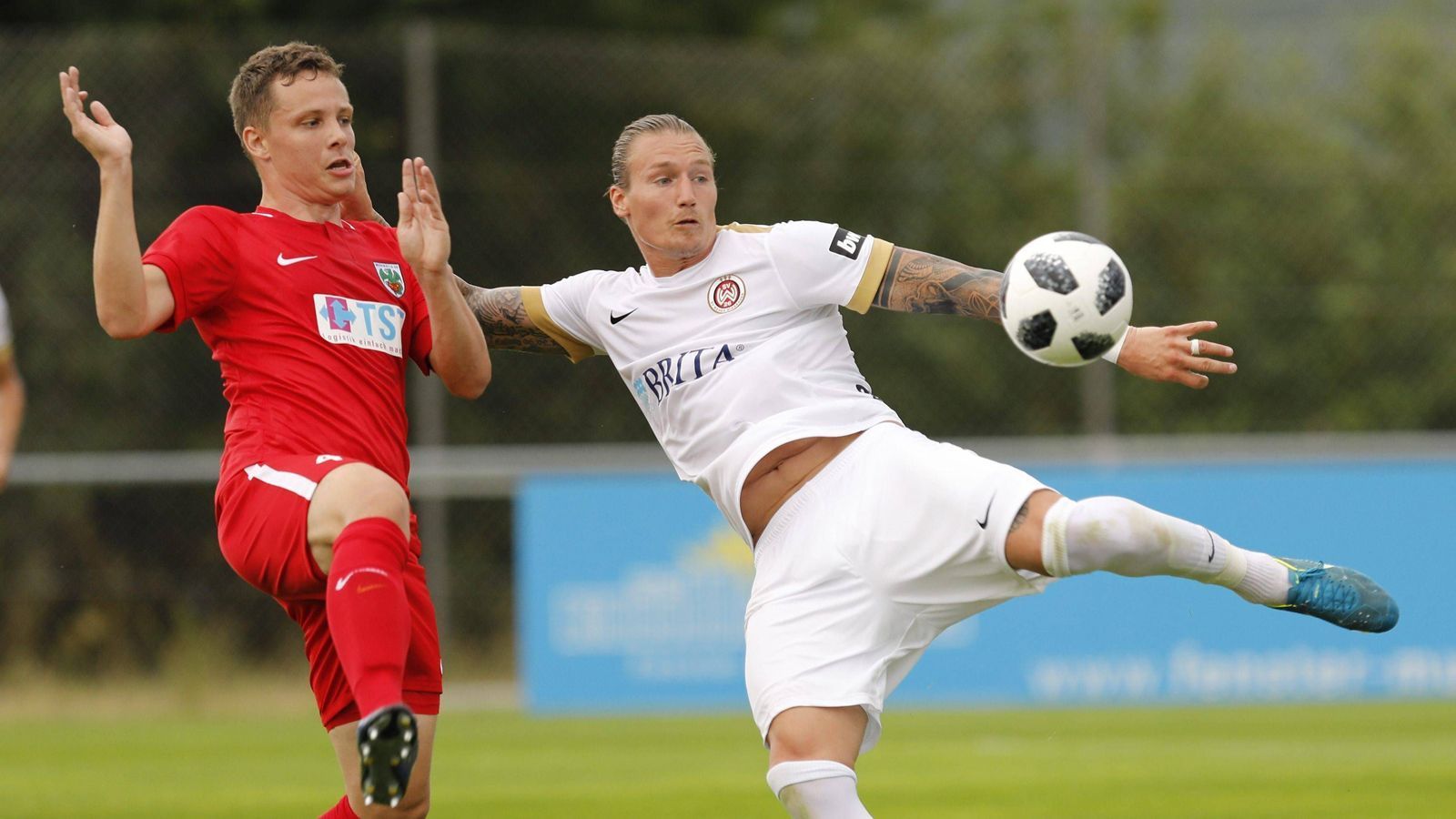 
                <strong>Manuel Schäffler (SV Wehen Wiesbaden)</strong><br>
                Der Stürmer des SV Wehen Wiesbaden spielte noch nicht in der Bundesliga, er ist aber der amtierende Torschützenkönig der 3. Liga. 22 Mal knipste er im Vorjahr. Schäffler bestritt bislang 119 Zweitliga-Spiele für 1860 München, den MSV Duisburg und den FC Ingolstadt. Dazu kommen noch 156 Einsätze in der 3. Liga für Holstein Kiel und Wehen Wiesbaden.
              