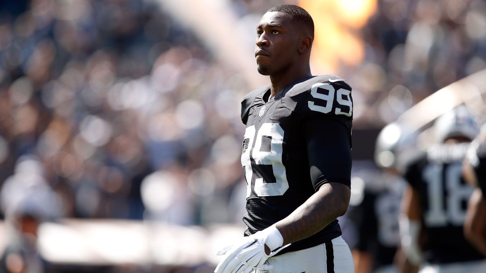 <strong>Aldon Smith (Outside Linebacker, mehrere Teams): Neun Spiele, ein Jahr</strong><br>
                Zunächst mussten die 49ers 2014 neun Spiele auf ihn verzichten, weil er alkoholisiert Auto fuhr und gegen die Personal Conduct Policy der Liga verstieß. Im November 2015 wurde er, dann bei den Oakland Raiders unter Vertrag, für eine Saison wegen eines weiteren Verstoßes gegen Richtlinien der Liga gesperrt.
