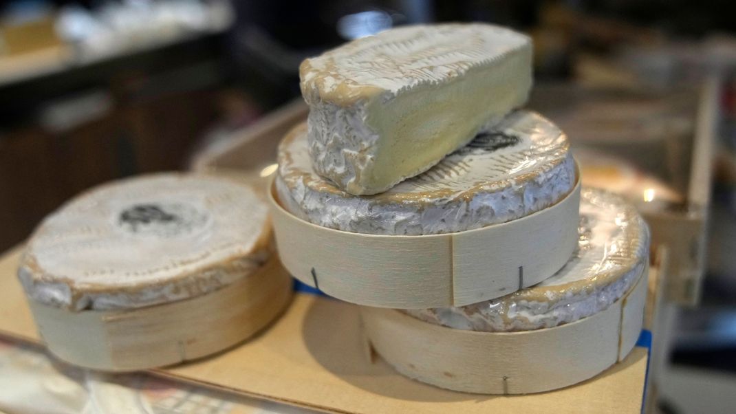 Der Camembert könnte vor dem Aus stehen - oder zumindest anders schmecken und aussehen.