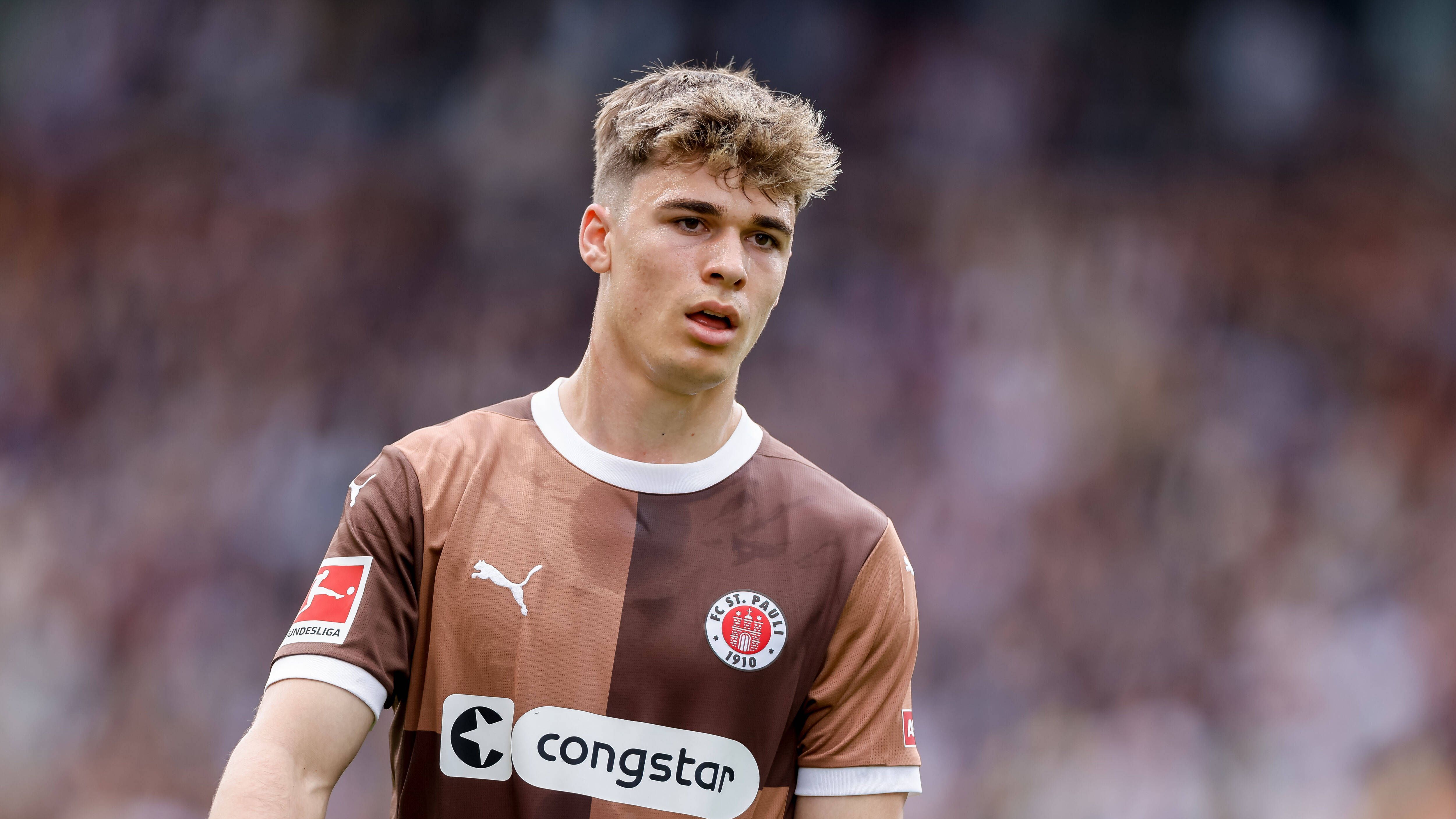 <strong>FC St. Pauli: Noah Weißhaupt (Flügelspieler)</strong><br>Ein wirklicher Neuzugang wäre Noah Weißhaupt nicht, aber er zeigte bereits als Leihspieler in der Rückrunde, wie gut er zu St. Pauli passt. Bei Freiburg dürfte der Youngster einen schweren Stand haben, die Konkurrenz wirkt zu groß. Ein Wechsel nach Hamburg würde für alle Beteiligten Sinn ergeben.