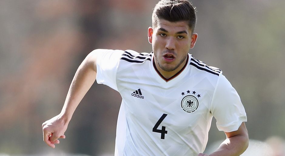 
                <strong>Gökhan Gül</strong><br>
                Seit der U15 durchläuft Gökhan Gül alle U-Jahrgänge des DFB. Er ist fester Bestandteil der U19-Truppe. Zurzeit steht er bei Fortuna Düsseldorf unter Vertrag, kam dort aber noch nicht für die Profis zum Einsatz, sondern spielte ausschließlich für die A-Jugend der Rheinländer. Er führt die U19 als Kapitän in Georgien an.
              