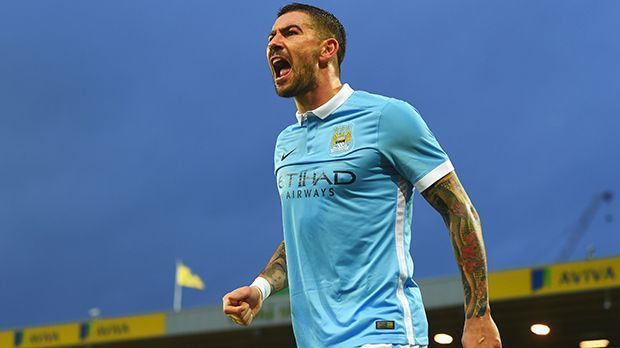 
                <strong>Aleksandar Kolarov</strong><br>
                Aleksandar Kolarov: Viele Defensivspieler stehen laut "France Football" auf der Streichliste des neuen City-Coaches. Dazu gehört auch Aleksandar Kolarov, der nun seit sechs Jahren beim Premier-League-Klub unter Vertrag steht. Als Nachfolger handelt der "Manchester Evening Standard" Tottenhams Danny Rose.
              