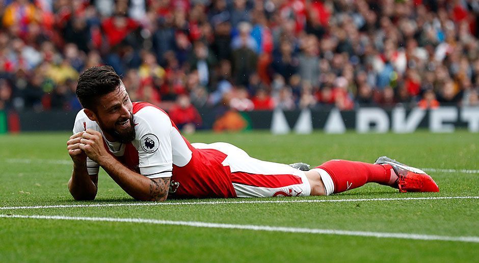 
                <strong>Mittelstürmer: Olivier Giroud (FC Arsenal)</strong><br>
                Der Franzose hat sicher schon bessere Zeiten erlebt. Allerdings war er zur Stelle, als die "Gunners" im Finale der vergangenen Saison seine Tore brauchten. Mit vier Treffern in den letzten beiden Ligaspielen schoss Giroud seinen Klub noch auf Platz zwei und damit zur Freude der Fans an Erzrivale Tottenham Hotspur vorbei. Bei der EM gelang ihm nicht nur das erste Tor im Eröffnungsspiel, sondern auch ein Doppelpack im Achtelfinale gegen Island. Huh, liebe UEFA!
              