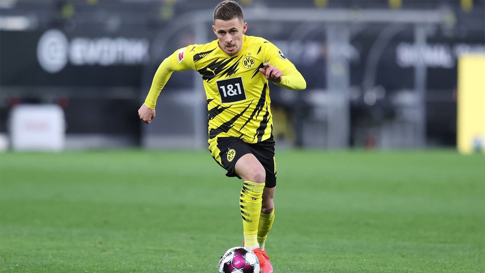 
                <strong>Thorgan Hazard</strong><br>
                In der 69. Minute für Reyna eingewechselt. Fügt sich nahtlos ins Spiel ein, bleibt aber unauffällig. ran-Note: 4
              