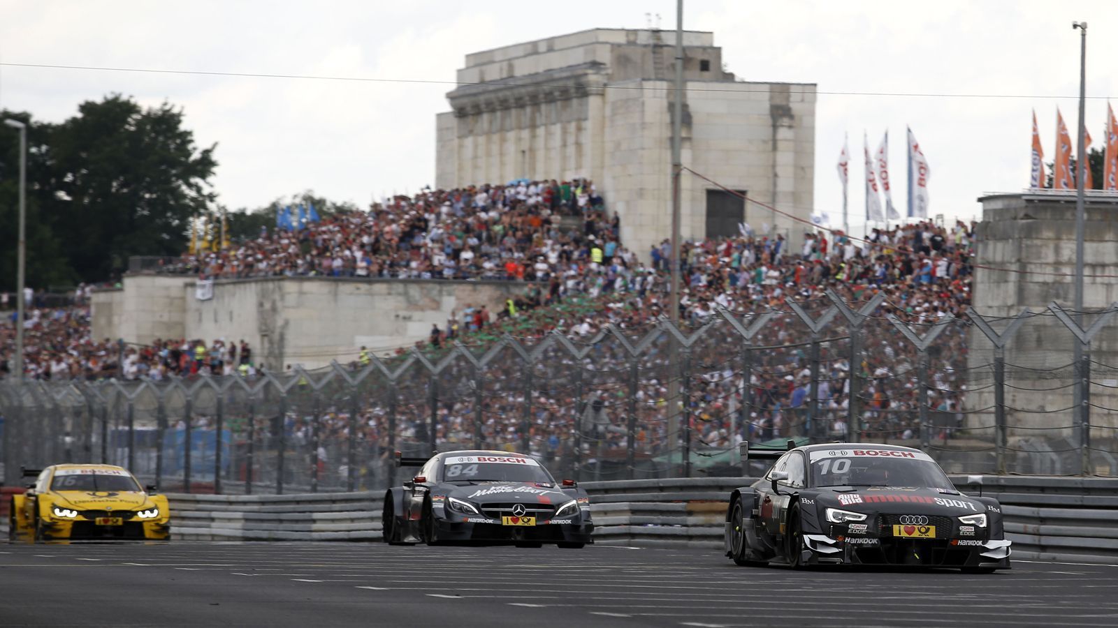 
                <strong>Norisring: Das macht den Kurs so einzigartig</strong><br>
                Der Norisring in der Frankenmetropole Nürnberg ist der einzige Stadtkurs im DTM-Kalender 2018 und ist das Saisonhighlight, auf das sich alle Fahrer und Fans freuen. SAT.1 und ran.de übertragen das Rennen am 21. und 22. Juni live. 
              