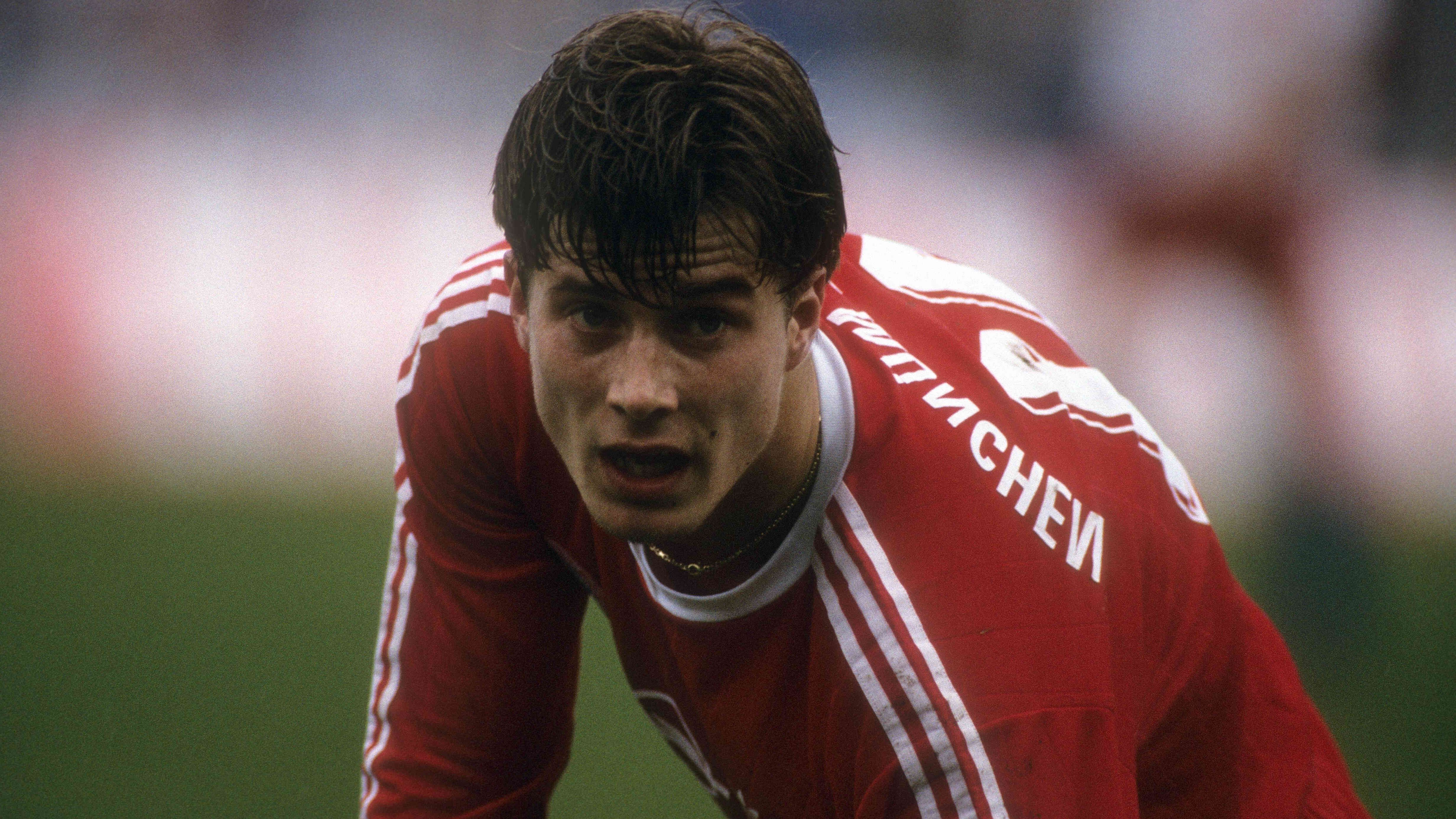 
                <strong>1990/1991: Brian Laudrup (3 Millionen Euro)</strong><br>
                Der Däne kam für die damalige Rekordsumme von drei Millionen Euro von Bayer 05 Uerdingen an die Säbener Straße. Nach zwei Jahren zog er weiter zum AC Florenz.
              