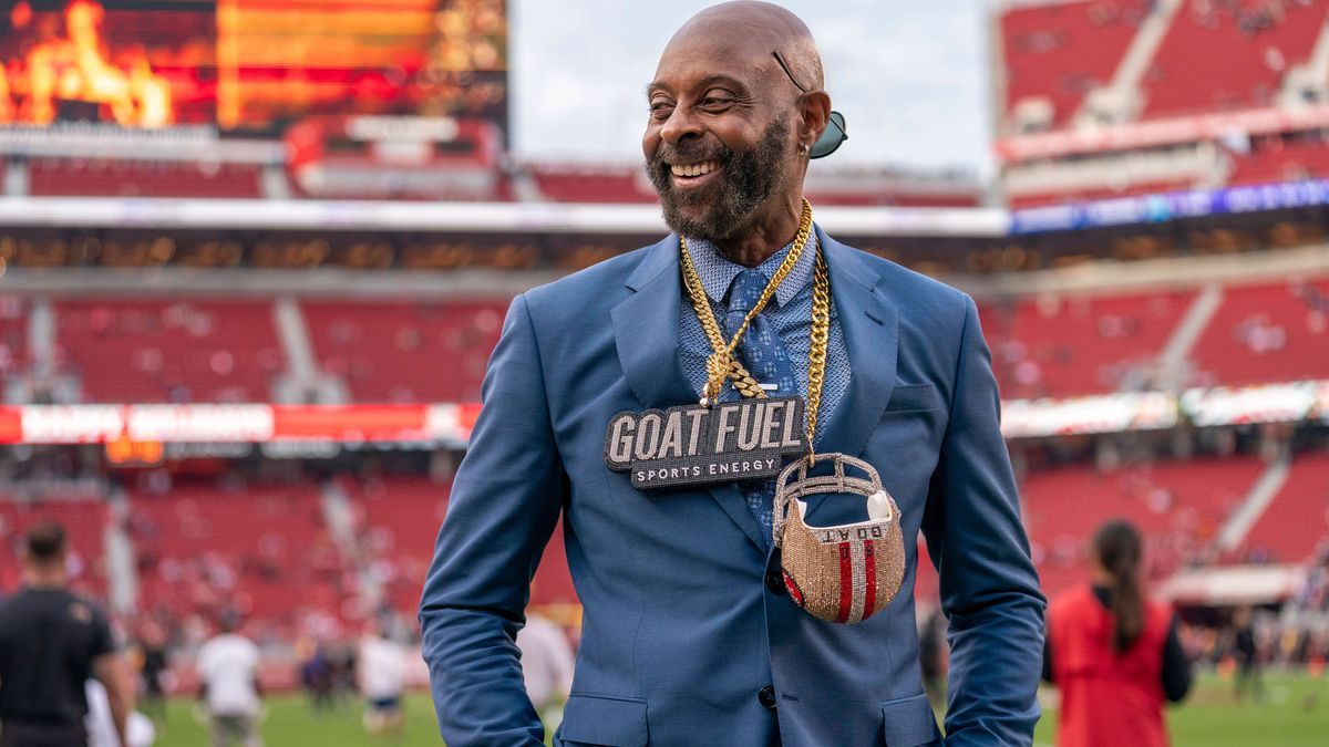 NFL, American Football Herren, USA Baltimore Ravens at San Francisco 49ers Dec 25, 2023; Santa Clara, California, USA; Retired San Francisco 49ers play Jerry Rice during warmups before the start of...
