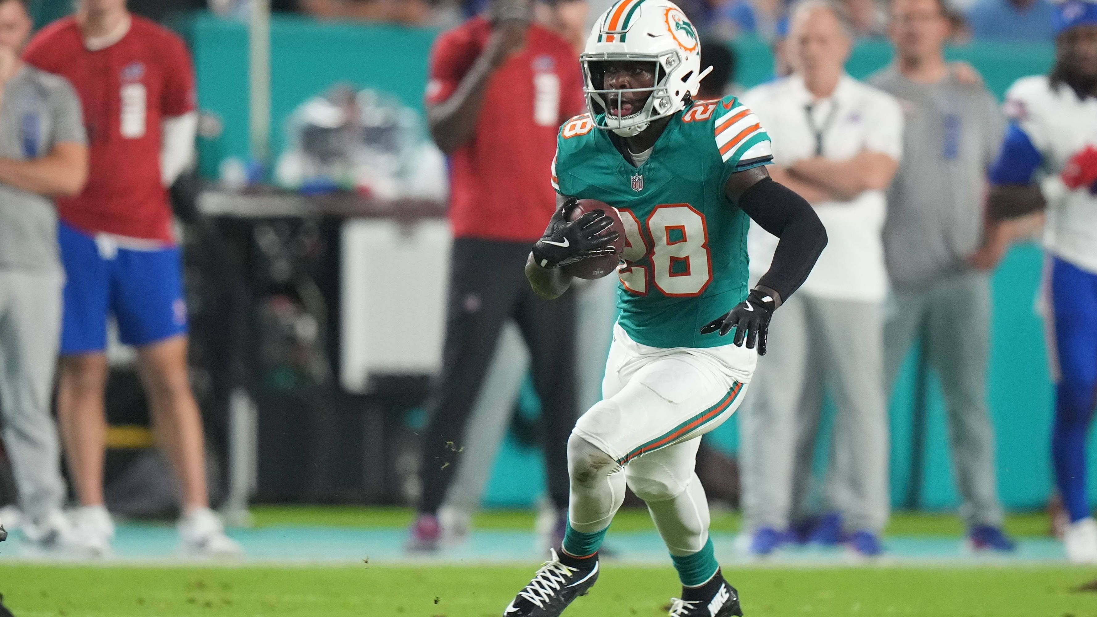 <strong>De'Von Achane (Miami Dolphins)</strong><br>Bittere Nachrichten für die ohnehin verletzungsgeplagten Dolphins. Running Back De'Von Achane, einer der wichtigsten Playmaker bei Miami, zog sich im Spiel gegen die New England Patriots in Woche 5 eine Gehirnerschütterung zu. Ob er in Woche 6 spielen kann, ist aktuell unklar. Er ist als "fraglich" eingestuft.