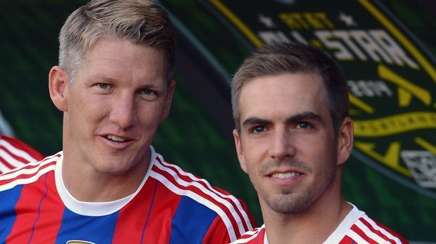 
                <strong>Meistertitel: Philipp Lahm auf einer Stufe mit Bayern-Ikonen</strong><br>
                Für Philipp Lahm (re.) ist nach der laufenden Saison Schluss als Profi-Fußballer. Und der Weltmeister von 2014 tritt als Rekordhalter ab. Durch den kürzlich eingefahrenen Meistertitel hat nun der Rechtsverteidiger in seiner Laufbahn acht Mal die Meisterschale in die Höhe gereckt - genauso oft wie Bastian Schweinsteiger, Oliver Kahn und Mehmet Scholl (alle FC Bayern München).
              