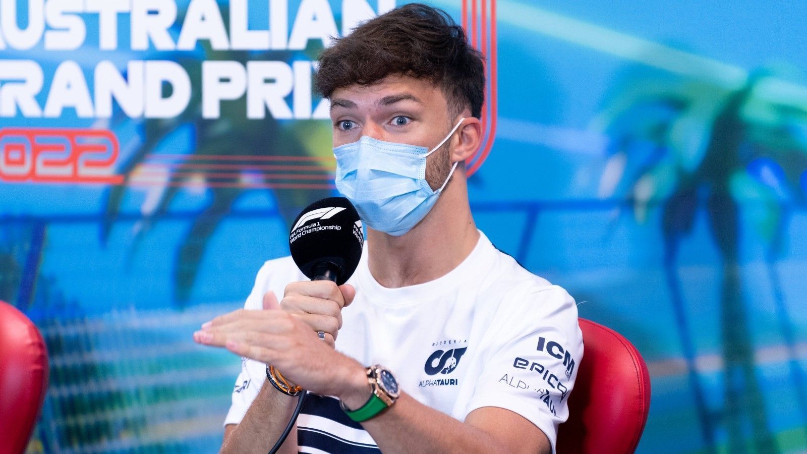 
                <strong>Pierre Gasly</strong><br>
                Um einiges gereizter hat da schon Pierre Gasly in Melbourne reagiert. "Eigentlich will ich das nicht kommentieren, aber wenn sie meinen Arsch kontrollieren wollen, bitte. Ich hab' da nix zu verstecken. Meinen Schwanz, alles. Wenn es sie glücklich macht, bitteschön", sagte der Franzose. 
              