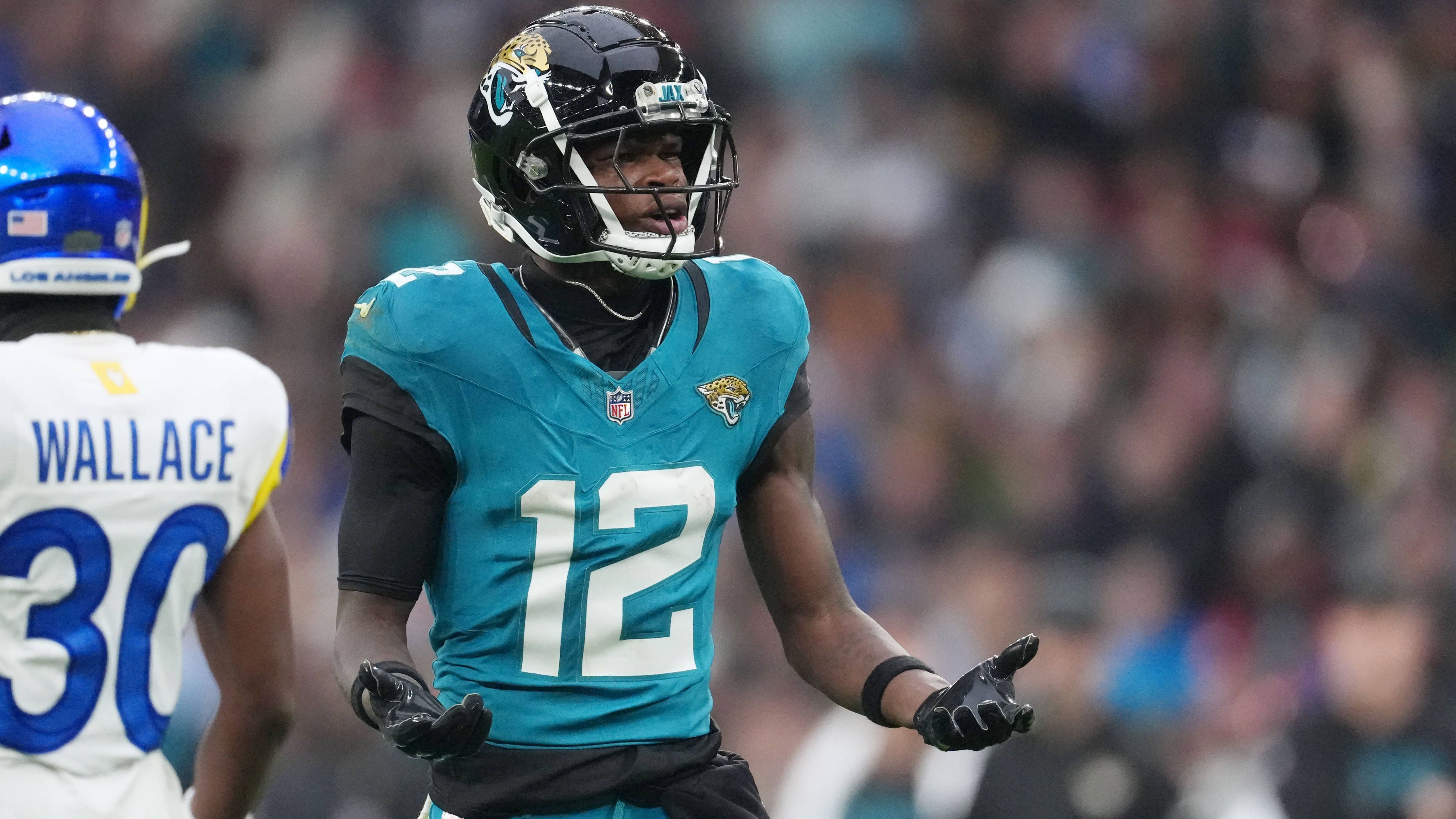 <em><strong>Travis Hunter (Jacksonville Jaguars)</strong><br>Bittere Nachrichten für die Jacksonville Jaguars: Der Nummer-2-Pick des diesjährigen Drafts, Travis Hunter, wird auf die Injured-Reserve-Liste gesetzt und verpasst damit sicher die nächsten vier Spiele. Hunter zog sich im Training eine Knieverletzung zu, nachdem er vor der Jaguars-Bye-Week in Woche sieben mit acht Catches für 101 Yards und seinem ersten Touchdown seinen NFL-Durchbruch feierte.</em>