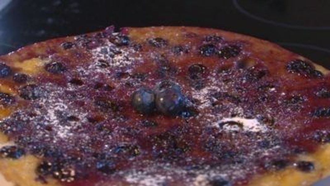 Beeren und Pfannkuchen sind immer eine super Kombination. Wie der Blueberry Pancake gelingt, verraten wir dir unten im Rezept. 