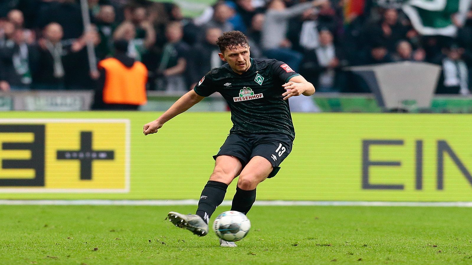 
                <strong>SV Werder Bremen</strong><br>
                Milos Veljkovis spielt gemeinsam mit Michael "MegaBit" Bittner (eSportler).
              