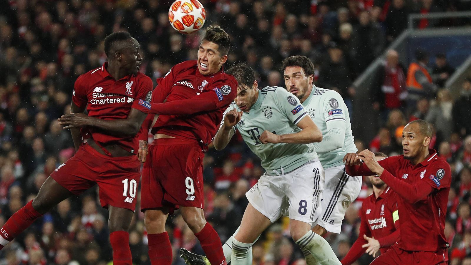 
                <strong>Liverpool gegen den FC Bayern: Die Bilder des Spiels</strong><br>
                Der FC Bayern München hat sich im Achtelfinal-Hinspiel der Champions League beim FC Liverpool ein 0:0 redlich verdient. ran.de mit den Bildern des Spiels.
              