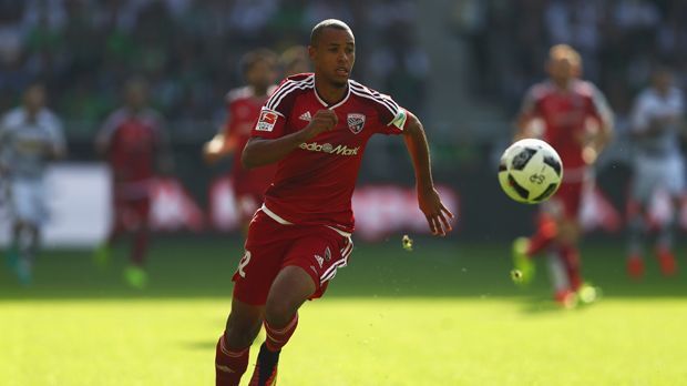 
                <strong>FC Ingolstadt</strong><br>
                FC Ingolstadt: Weil der kongolesische Nationalspieler Marcel Tisserand beim Afrika-Cup in Gabun weilt, will Sportdirektor Thomas Linke für die Innenverteidigung Verstärkung holen, die "sofort weiterhilft". Darüber hinaus seien keine Transfers geplant. 
              