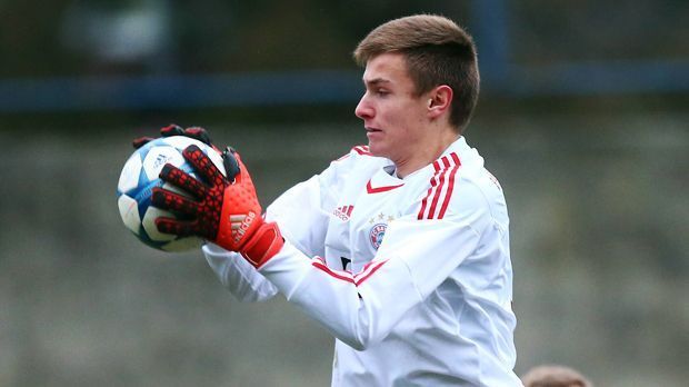 
                <strong>Christian Früchtl</strong><br>
                Überraschungsgast in Doha: Der FC Bayern hat sein 15-jähriges Torwart-Talent Christian Früchtl mit ins erst vor einigen Tagen zu Ende gegangene Trainingslager genommen. Der Keeper spielt eigentlich für die U16, saß aber auch schon in der A- und B-Jugend-Bundesliga auf der Bank. In der UEFA Youth League stand der Youngster im Dezember sogar für das U19-Team der Bayern beim 1:0-Sieg gegen Dinamo Zagreb im Tor. 
              