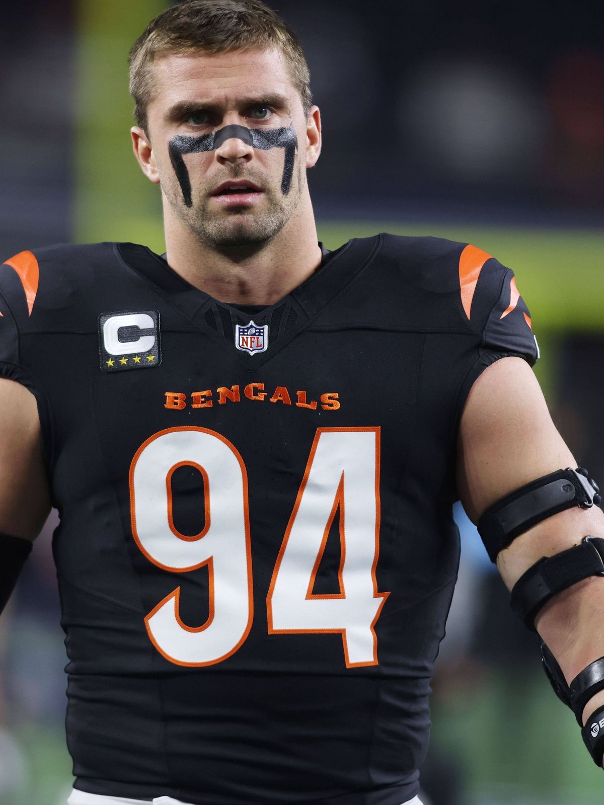 NFL, American Football Herren, USA Cincinnati Bengals at Dallas Cowboys Dec 9, 2024; Arlington, Texas, USA; Cincinnati Bengals defensive end Sam Hubbard (94) stands on the field before a game again...