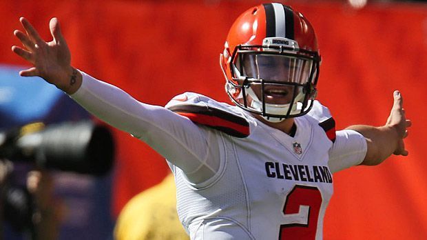 
                <strong>Johnny Manziel</strong><br>
                Johnny Manziel bejubelte seinen ersten Touchdown-Pass bei der Niederlage gegen die Cincinnati Bengals am vergangenen Donnerstag im Stil von Fußballstar Cristiano Ronaldo. Der Quarterback der Cleveland Browns sprang in die Luft, drehte sich um die eigene Achse und landete wie "CR7" mit ausgestreckten Armen.
              