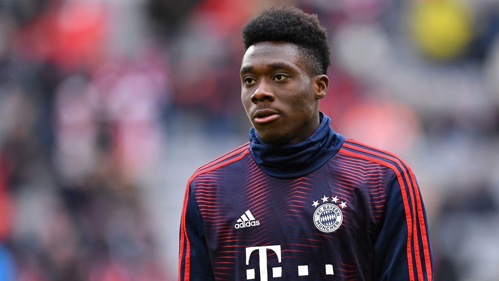 
                <strong>Alphonso Davies (FC Bayern München) </strong><br>
                Das größte Juwel im Bayern-Kader ist derzeit der Kanadier Alphonso Davies, der im Winter zum Rekordmeister kam. Vertraglich sicherten sich die Bayern seine Dienste bereits im Sommer 2018 für zehn Millionen Euro. Davies soll mittelfristig eines der Gesichter des Bayern-Umbruchs werden. Aktuell kommt der 18-Jährige zu Kurzeinsätzen auf der Außenbahn. Seine Zeit könnte kommen, wenn Frank Ribery und Arjen Robben den Verein verlassen. 
              