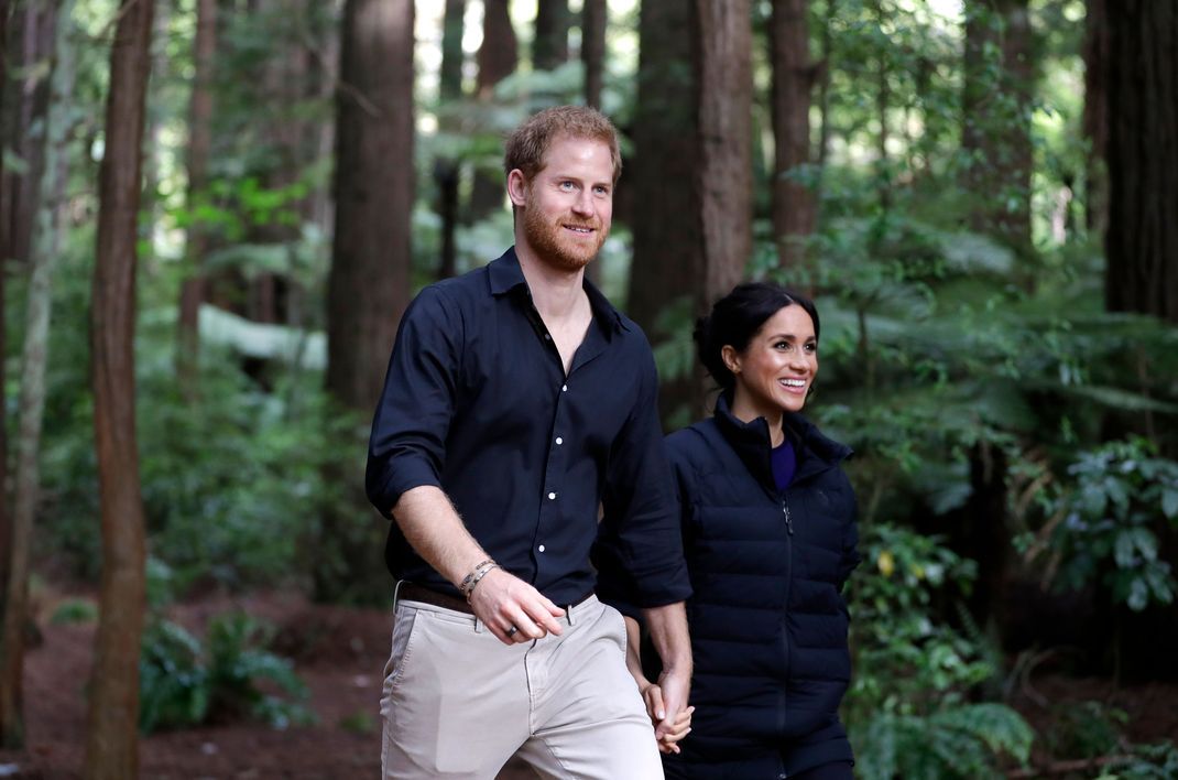 Prinz Harry und Herzogin Meghan schienen nach dem Austritt aus der royalen Familie ein einfacheres Leben im Sinn zu haben. Doch statt gemütlicher Waldspaziergänge gibt's Pressetouren, um die neuen Film- oder Buchprojekte zu promoten...