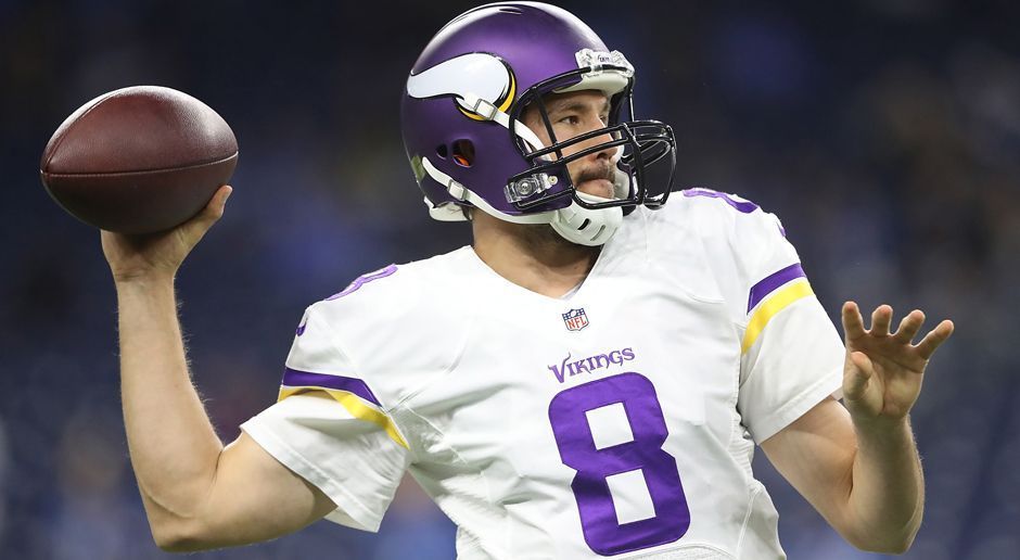 
                <strong>Verlierer: Sam Bradford</strong><br>
                Was sollte man als Quarterback bei nur noch wenigen Sekunden auf der Uhr auf keinen Fall machen? Richtig, eine Interception werfen. Sam Bradford ist dies im Spiel gegen die Detroit Lions nun leider 36 Sekunden vor Ende des letzten Viertels widerfahren. Beim Stand von 13:13 warf der Quarterback der Minnesota Vikings den Ball direkt in die Arme des Lions-Cornerbacks Darius Slay. Die Lions ließen anschließend geschickt die Zeit runterlaufen und gewanne durch ein Fiel Goal von Matt Prater. 
              