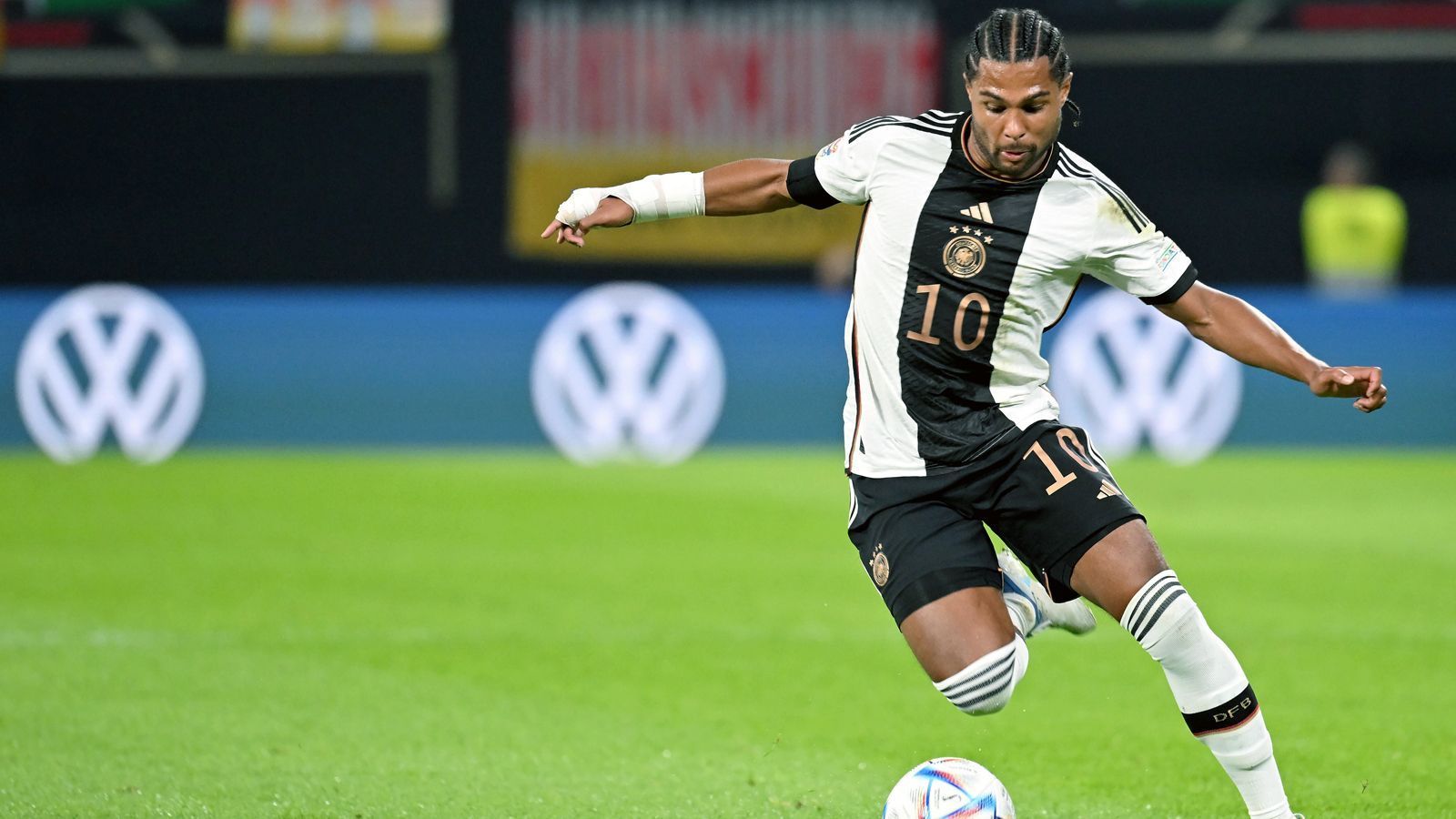 
                <strong>Serge Gnabry</strong><br>
                In der 68. Minute für Sane eingewechselt. Machte in den gut 20 Minuten überhaupt nicht auf sich aufmerksam. ran-Note: 4
              