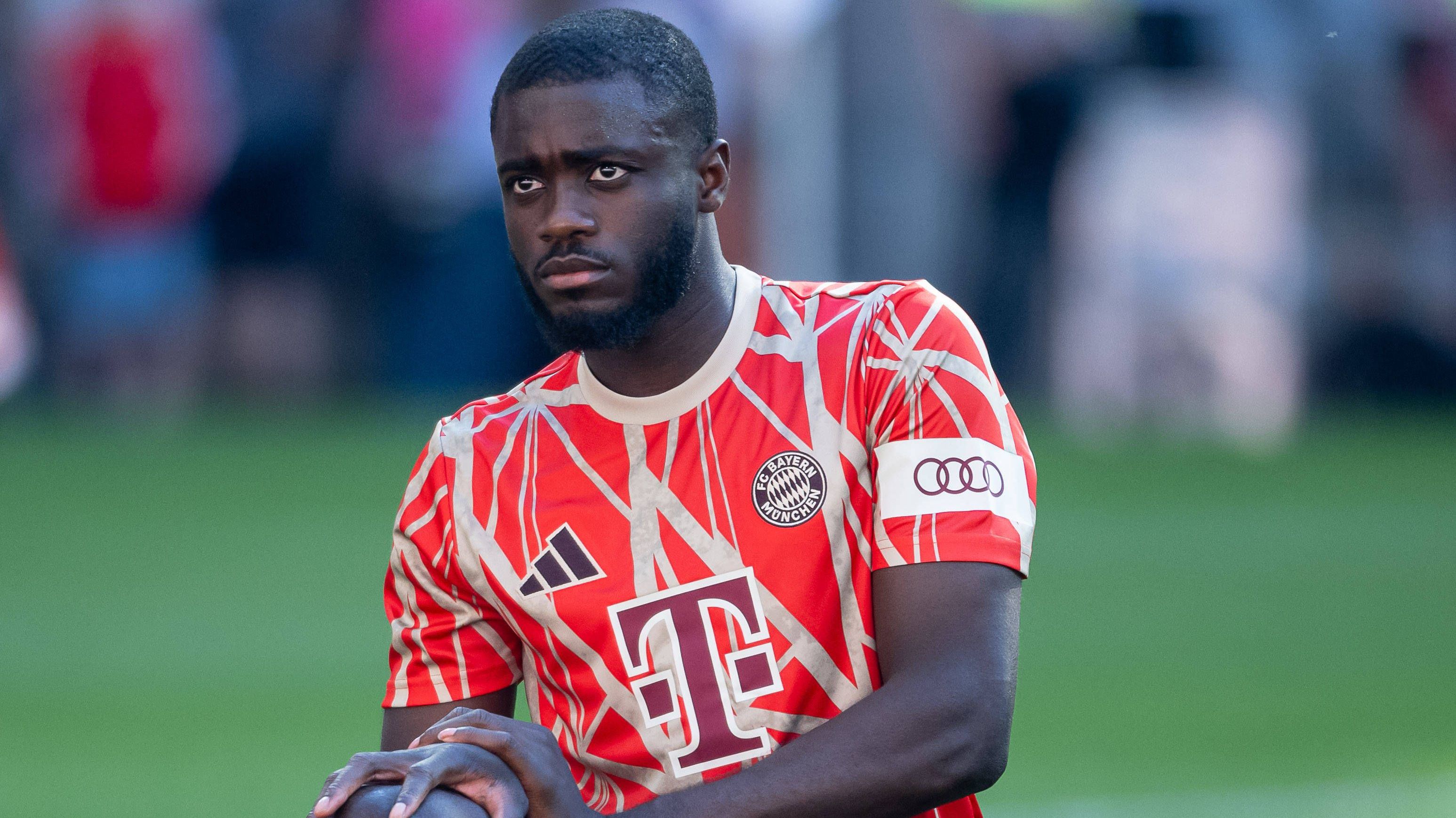 <strong>Dayot Upamecano</strong><br>Die Entwicklung bei Upamecano lief ähnlich wie bei Kim. In der Hinrunde war der Franzose gesetzt und zeigte auch meist gute Leistungen. Dann folgte ein Leistungseinbruch mit folgenschweren Patzern wie gegen Leverkusen. Seitdem ist Upamecano bei Tuchel nur Ersatz. Vermutlich hätten die meisten Trainer so entschieden, jedoch wäre für Upamecano ein weiterer Neustart vorteilhaft.