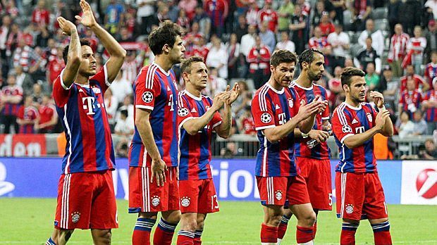 
                <strong>Platz 6: Bayern München mit 49,865 Millionen Euro</strong><br>
                Platz 6: Bayern München mit 49,865 Millionen Euro. Trotz der Halbfinal-Teilnahme mit dem Aus gegen den FC Barcelona verpasst der deutsche Rekordmeister das Podium in dieser Liste deutlich. Für den Sprung ins Semifinale fließen 4,9 Millionen Euro. Die fünf Millionen Leistungsprämie für acht Siege und ein Unentschieden überbietet nur Real. Aus dem Marktpool fließen 23,965 Millionen in die Kassen.
              