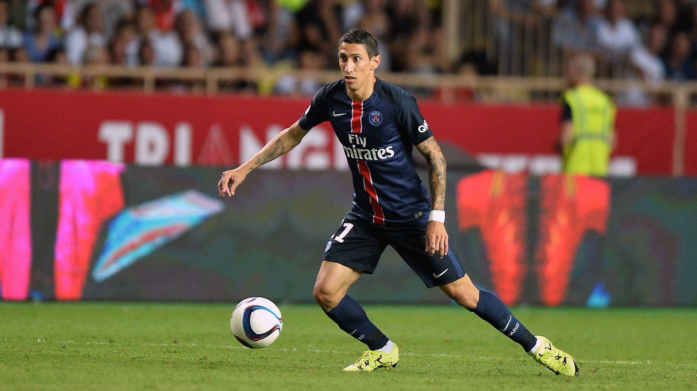 
                <strong>Angel Di Maria (Paris St. Germain)</strong><br>
                Angel Di Maria: Zunächst als Messias gefeiert, nach nur einer Saison als Fehleinkauf vom Hof gejagt: Angel Di Maria wird bei Manchester United nie wirklich glücklich. Die logische Konsequenz ist ein Transfer. Nach vielen Gerüchten wechselt er am Ende für rund 63 Millionen Euro zu Paris Saint-Germain.
              