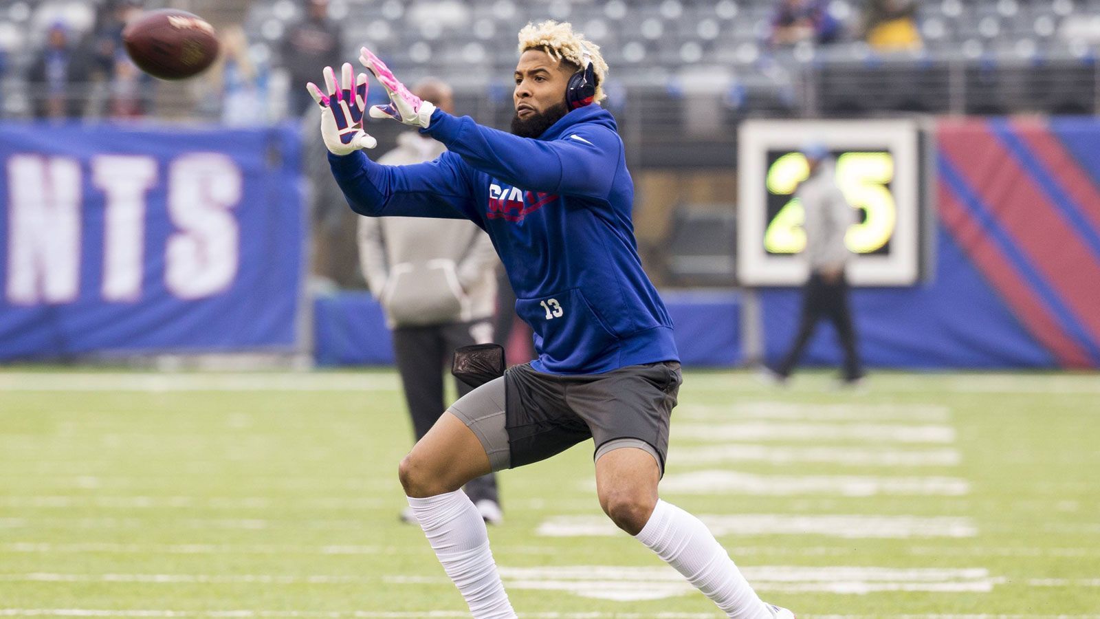 
                <strong>Odell Beckham Jr. </strong><br>
                Odell Beckham Jr. hat einen neuen Vertrag bei den New York Giants unterschrieben. Der Wide Receiver hat einen Fünfjahresvertrag unterzeichnet, der ihm insgesamt 90 Millionen Dollar einbringen soll. Davon sind 56,5 Millionen Dollar garantiert, 18 Millionen Dollar wird er durchschnittlich pro Saison verdienen. Noch nie wurde einem Wide Receiver mehr Geld bezahlt. 
              