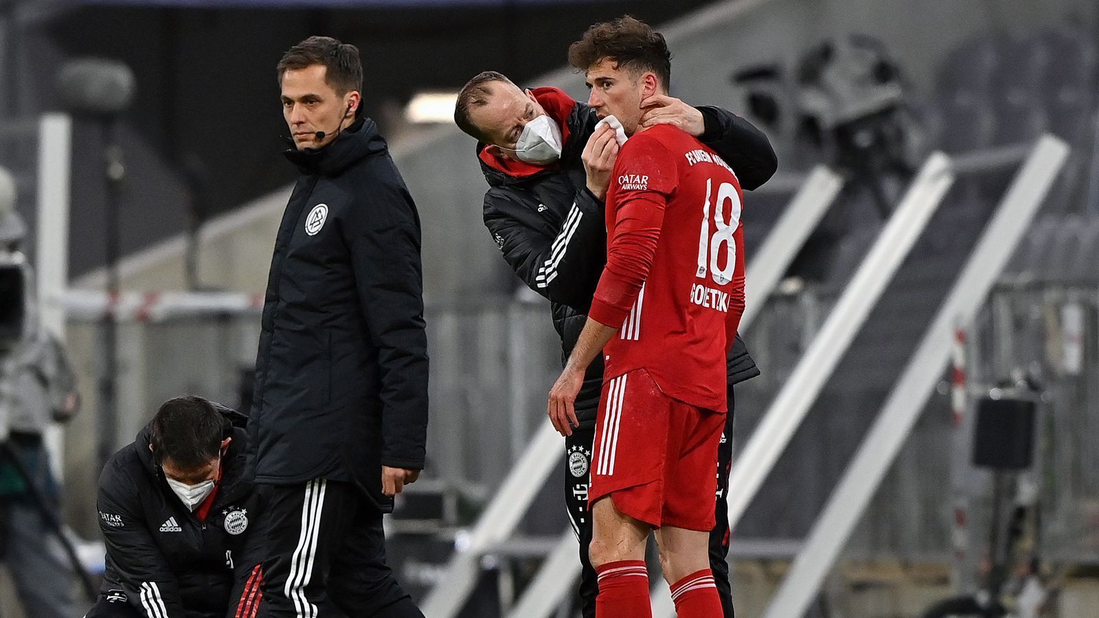 
                <strong>Leon Goretzka</strong><br>
                Wirft sich von Beginn in jeden Zweikampf, bekommt aber lange auch nicht so wie gewohnt den Zugriff auf das Geschehen im Mittelfeld. Ist dann aber letztlich mit seinem Tor zum 3:2 der Matchwinner. Was will man mehr? ran-Note: 2
              