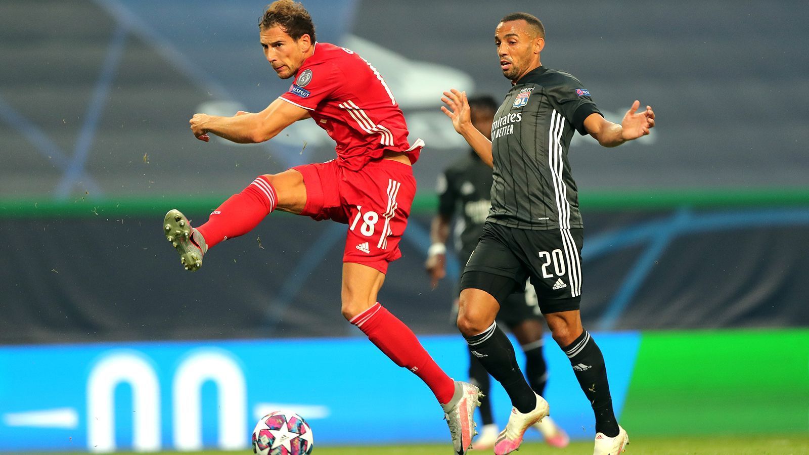 
                <strong>Leon Goretzka</strong><br>
                Braucht auch seine Anlaufzeit. Ist dann aber Antreiber und Ballverteiler, mit guten Aktionen und starkem Zweikampfverhalten. Lässt nach dem Seitenwechsel ein wenig nach, ist nicht mehr so oft in Aktion. Darf in der 82. Minute runter. ran.de-Note: 3
              