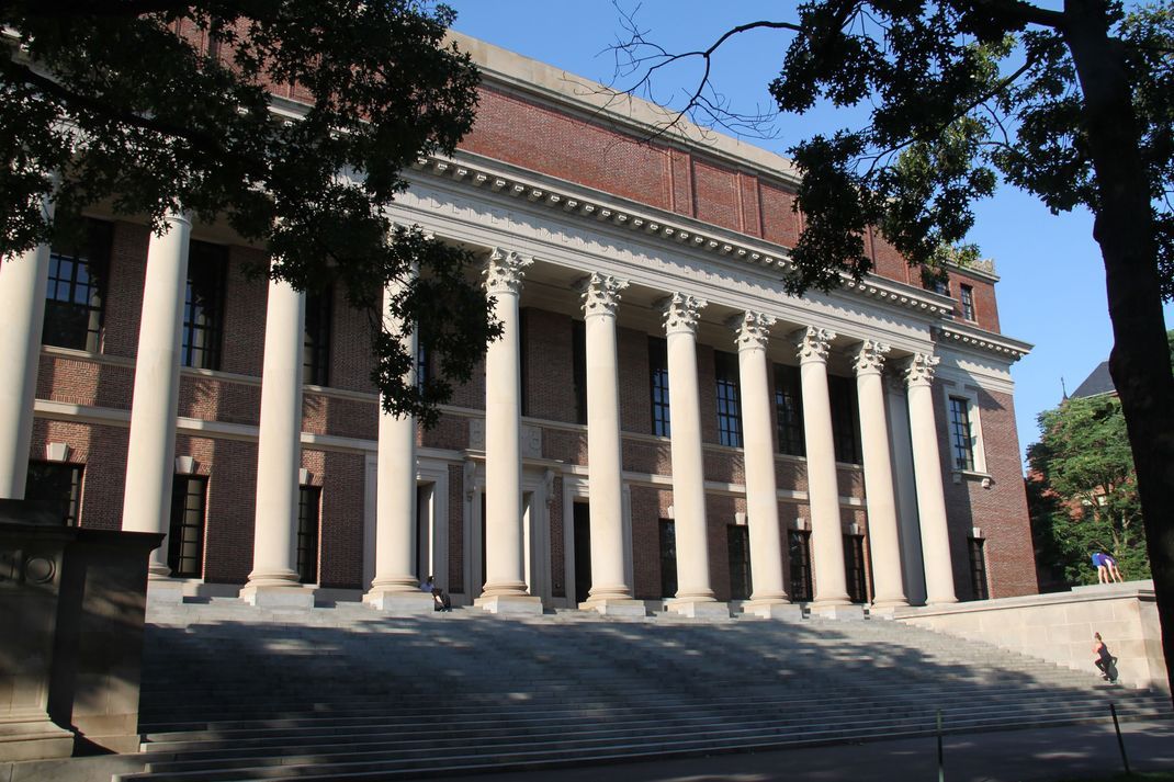 Der Campus der Harvard-Universität in Cambridge in Massachusetts - studieren hier bald keine Ausländer:innen mehr?
