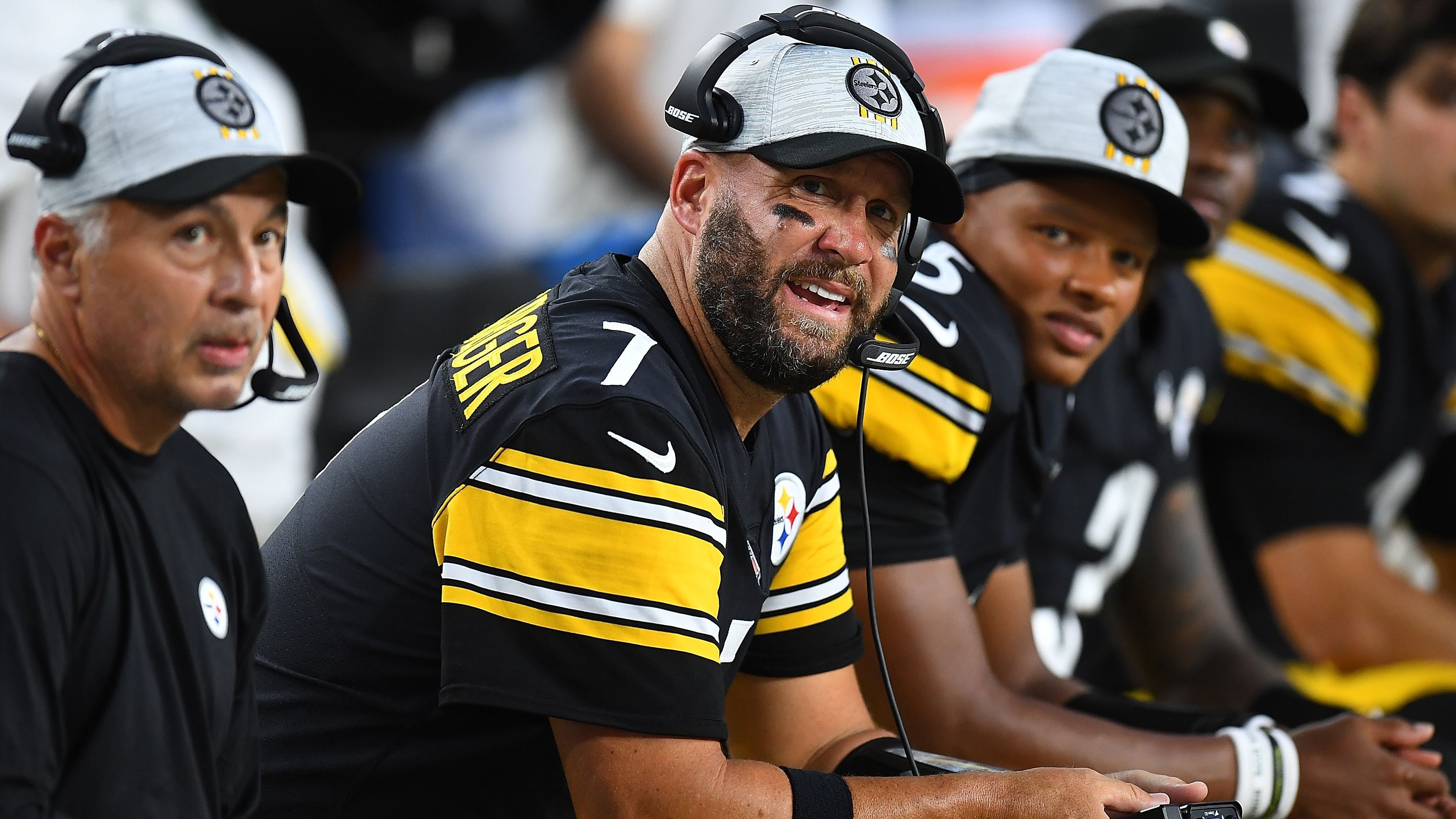 
                <strong>Pittsburgh Steelers</strong><br>
                Captains: Quarterback Ben Roethlisberger, Defensive Tackle Cameron Heyward, Fullback Derek Watt
              