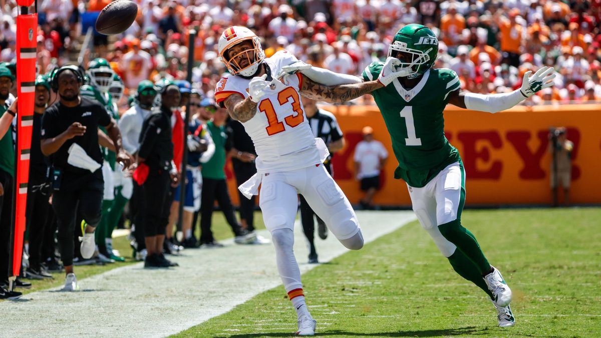 September 21, 2025, Tampa, Florida, USA: Tampa Bay Buccaneers wide receiver Mike Evans (13) attempts to catch the ball, while New York Jets cornerback Sauce Gardner (1) defends him during the first...