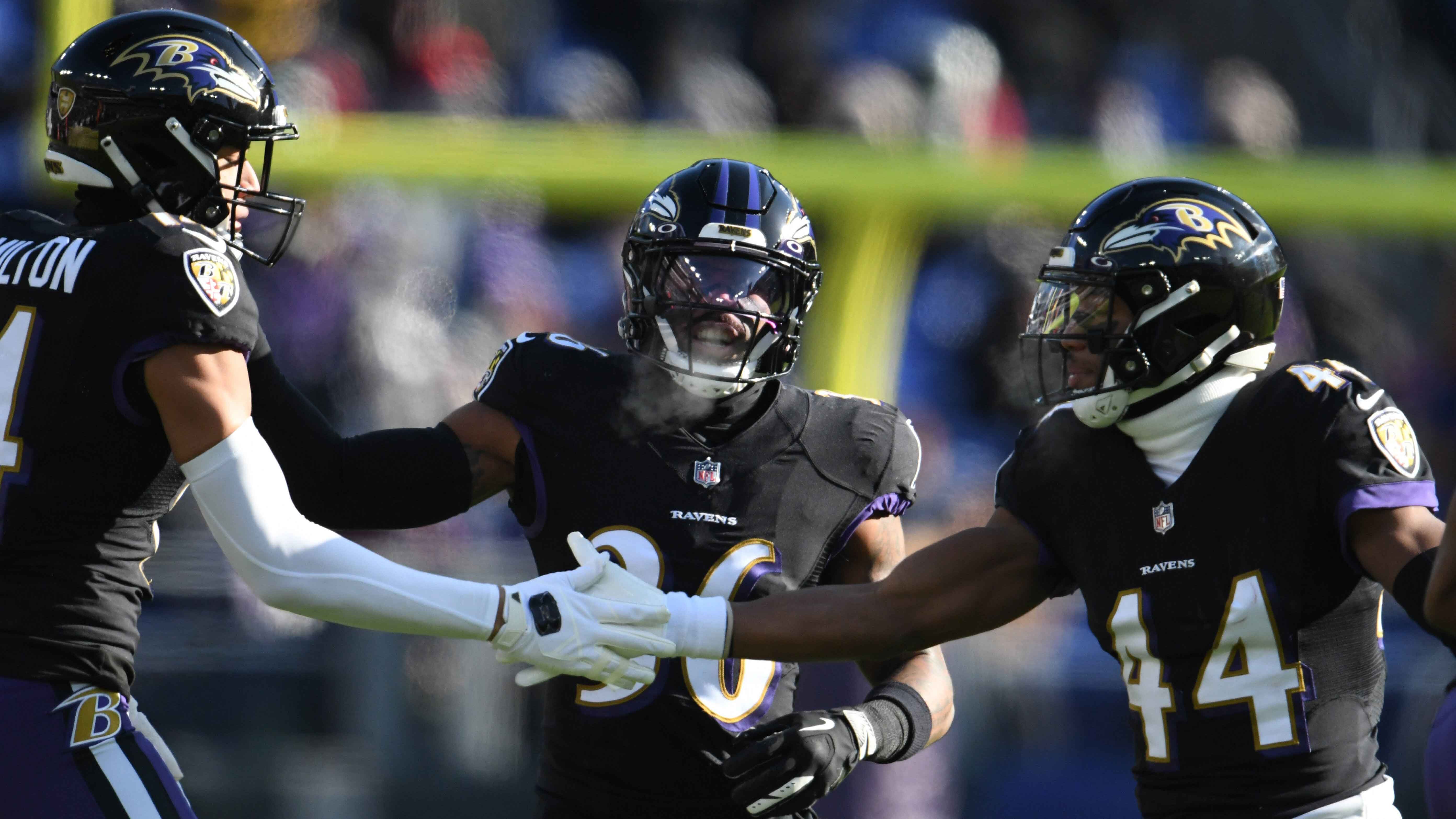 
                <strong>Platz 1: Baltimore Ravens</strong><br>
                &#x2022; Cornerback-Starter: Rock Ya-Sin, Marlon Humphrey<br>&#x2022; Cornerback-Backups: Brandon Stephens, Damarion Williams, Trayvon Mullen, Jalyn Armour-Davis, Kavon Seymour, Kyu Blu Kelly<br>&#x2022; Safety-Starter: Kyle Hamilton, Marcus Williams<br>&#x2022; Safety-Backups: Geno Stone, Jaquan Amos, Ar'Darius Washington<br>Platz eins der besten Passverteidigungen geht an die Baltimore Ravens. Auf den ersten Blick haben die Mannen aus Maryland keine Schwäche. Marlon Humphrey ist ein hervorragender Cornerback, Rock Ya-Sin eine klasse Nummer zwei. Dazu Kyle Hamilton als bester Safety der 2022er Draft-Klasse und mit Marcus Williams einen Safety mit viel Qualität und Erfahrung.
              