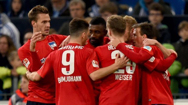 
                <strong>Platz 7: Hertha BSC</strong><br>
                Platz 7: Hertha BSC (15 Punkte). Die Hertha aus Berlin verliert in der Halbzeit-Wertung einen Tabellenplatz. Die Berliner stehen in der Wirklichkeit mit 17 Punkten auf Platz 6. Wäre nach der Halbzeit Schluss, wären es nur 15 Punkte.
              