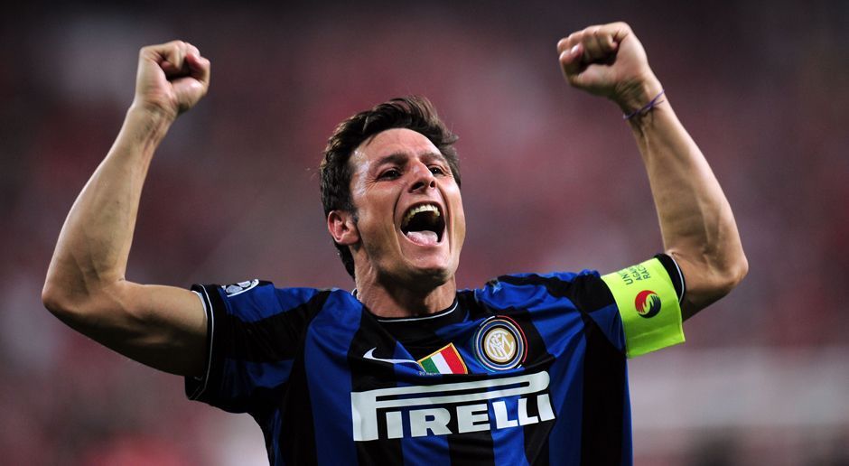 
                <strong>Abwehr: Javier Zanetti</strong><br>
                Der Argentinier gewann mit Inter Mailand zwischen 1995 und 2014 einmal die Champions League, einmal die FIFA-Klub-Weltmeisterschaft, einmal den UEFA-Cup, fünf Mal die italienische Meisterschaft und vier Mal den Pokal.
              