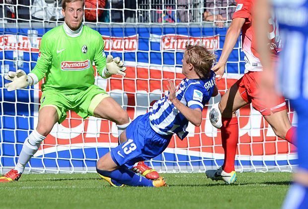 
                <strong>SC Freiburg - Hertha BSC 1:1</strong><br>
                Freiburg hat die erste Hälfte komplett im Griff. Eigentlich. Denn kurz vor dem Seitenwechsel schläft der Sportclub den Schlaf der Gerechten. Per Skjelbred sagt Danke und spitzelt einen Einwurf (!) von Ronny über die Linie
              